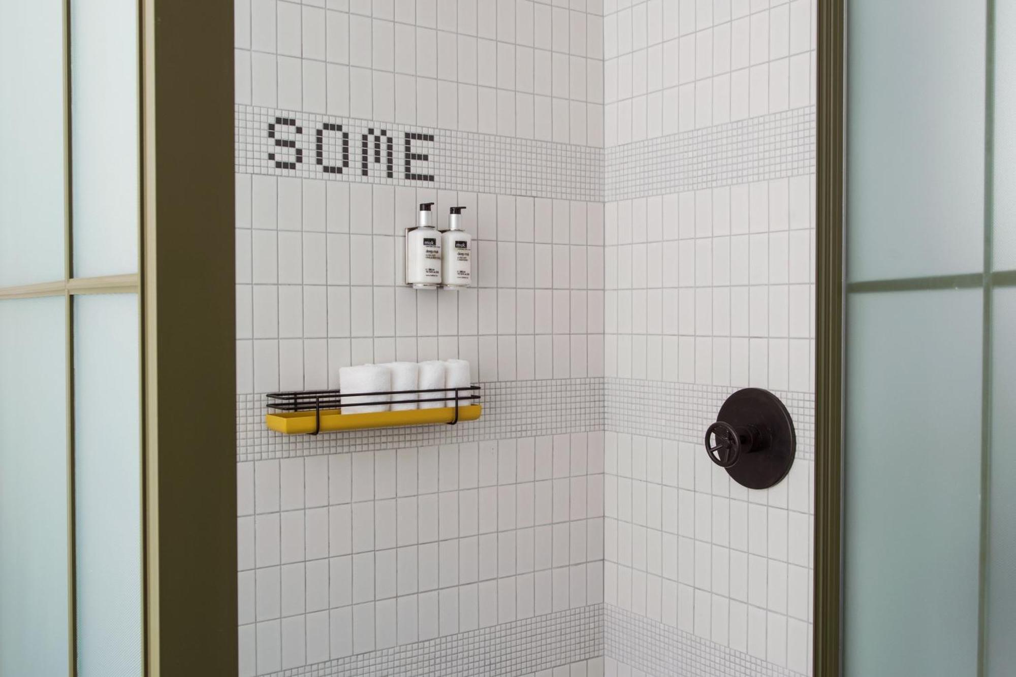 King Room,1550126611:JPEG